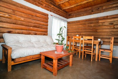 Comedor y cocina equipados